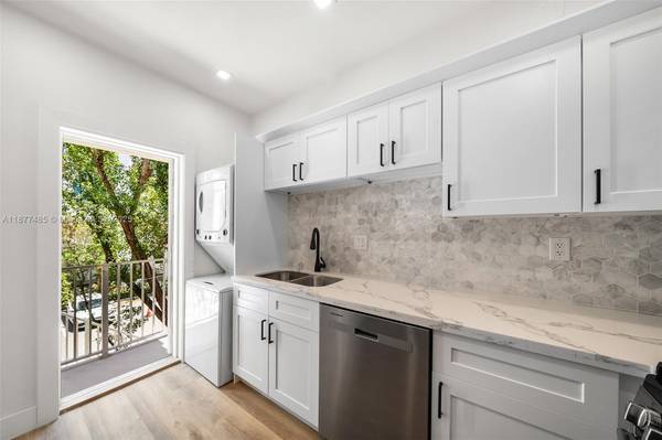 $3,500 / 2br - 1150ft2 - Charming 2bd right off Biscayne! (Edgewater)64001848576513124