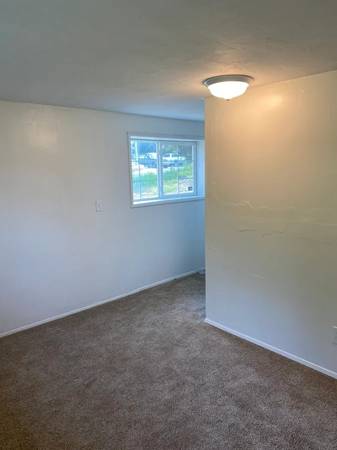 $875 Large rooms in 2,700+ square foot house (Utilities included) (Everett)63885006111105121