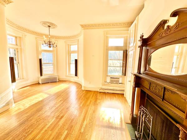 $1,895 A Grand Victorian Studio at Washington Circle - GWU (Foggy Bottom / West End)63822292870147121