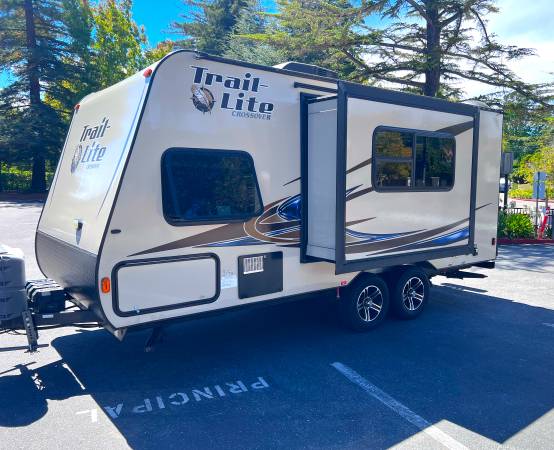 2014 Trail-Lite Crossover 177S Travel Trailer - Slide Out/Lightweight 1
