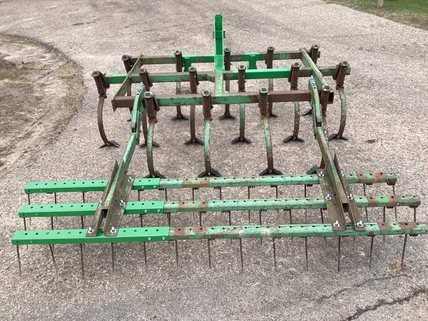 Cultivador de campo JD 8' - $1.700 (Augusta, WI)63471097073923124
