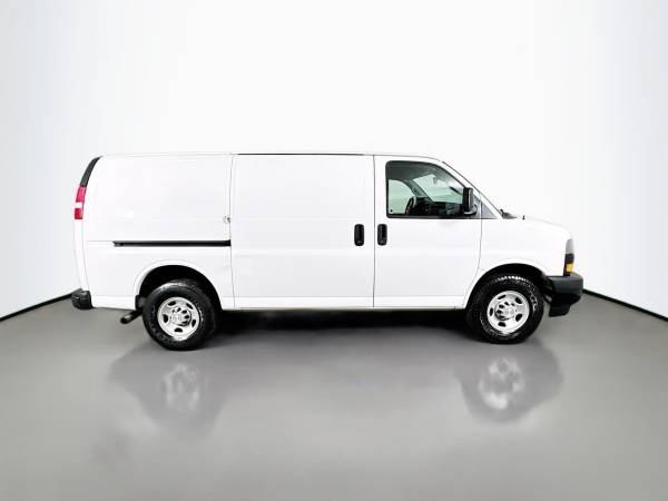 2019 Chevrolet Express - Photo 6