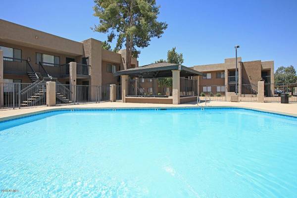 $1,200 / 2br - 0950ft2 - 2 BED 2 BATH UPPER CONDO WITH WASHER AND DRYER (Phoenix)64047708413825122