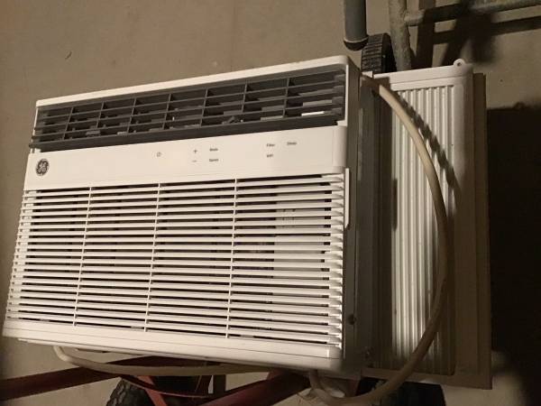 Window Air Conditioner - Barely Used GE 10,000 BTU 1