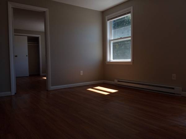 $1,995 / 3br - 742ft2 - PRICE REDUCTION! 3-Bedroom Garden-Style Apartment in Sunderland! (Sunderland)64017047786115124