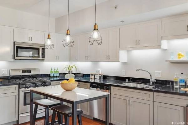 $3,450 / 2br - 1203ft2 - Modern 2 Bed, 2 Bath Condo in the Heart of Uptown Oakland (oakland downtown)64030488242947123