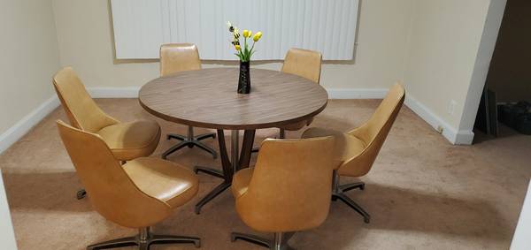 Chromcraft / mid-century / round table / six matching swivel chairs / 1