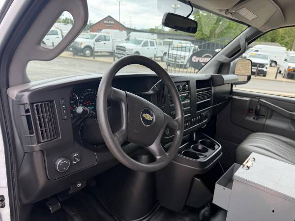 2017 Chevrolet G2500 Express - Photo 15