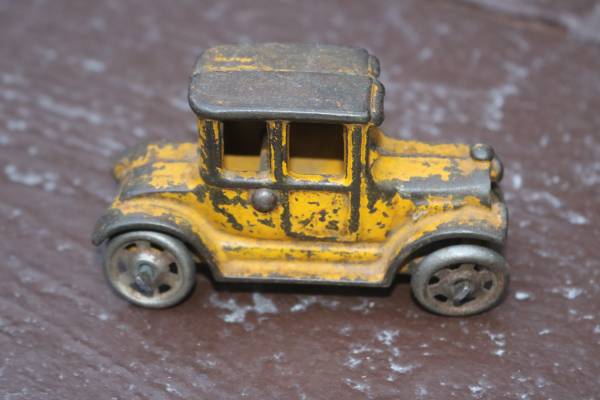 Cast iron Kilgore Doctors Coupe car 3 inch 1