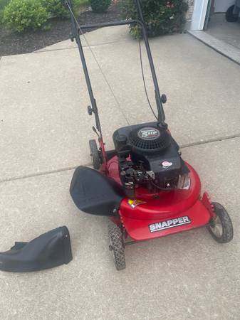 SNAPPER LAWNMOWER 1