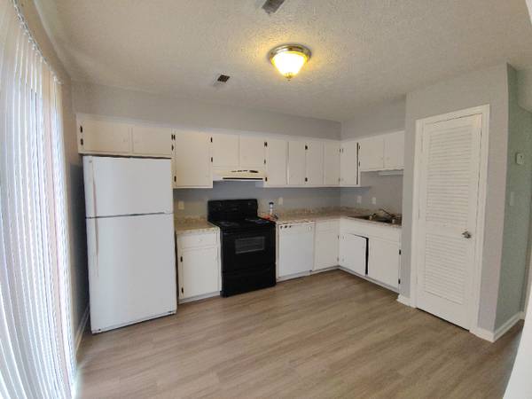 $1125.00 / 2br - 948ft2 - Timberlake area  2 Bed Townhouse in Lynchburg | 1.5 Baths | $1125/Mo |63851969349123124