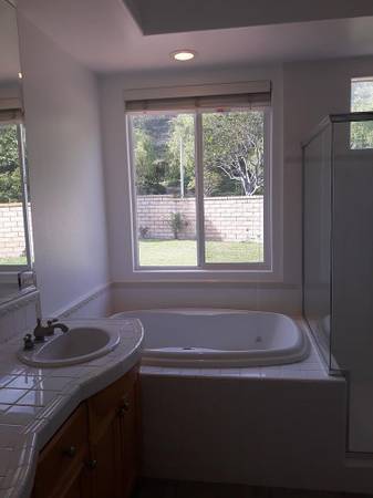 $2,200 / 3br - 2115ft2 - A gorgeous 3 bedrooms, 2.5 bathroom, move in ready. (605 Corte Sol, Camarillo, CA)63800474285059123