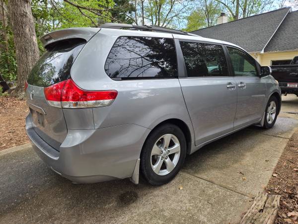 2013 Toyota Sienna LE - $4900 en efectivo, precio fijo - $4,900 (Cumming/Dawsonville/Dahlonega/Gainesville)63620279587841122