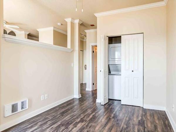 $1,810 / 468ft2 - Roof Deck with BBQ Area, Smoke-Free Community, Laundry Facility (1408 Western Ave Seattle, WA 98101)63786780307073124