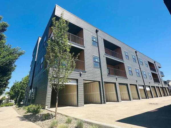 $2,110 / 1br - 966ft2 - Camina hasta el río, ve en bicicleta al centro | Luka de 1 dormitorio ahora disponible (Garden City)64003313599490123