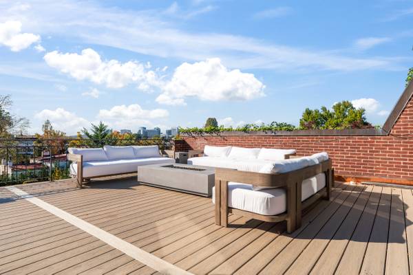 DECK BUILDERS, SCREEN PORCHES, PATIOS & CARPENTERS NEEDED 1