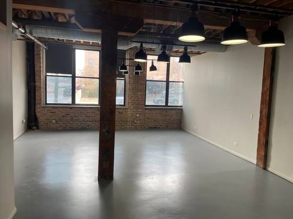 $3,000 / 2473ft2 - Unique space opportunity on 1st floor (West Town)64201218479619120