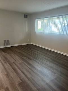$1,315 / 2br - 833ft2 - Renovated Apartment with Balcony, New Kitchen and Bathroom! (Close to Downtown, Cheviot, I74, Colerain and more)63685944381953124