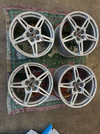 2022 Corvette C8 Wheels, Lug Nuts, Center Caps, Valve Stems 1