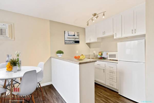 $1,895 / 408ft2 - ► Studio in Beverly Grove - $1000 Off - Hardwood Floors - A/C ◄ (Beverly Grove 90048)63701092663553124