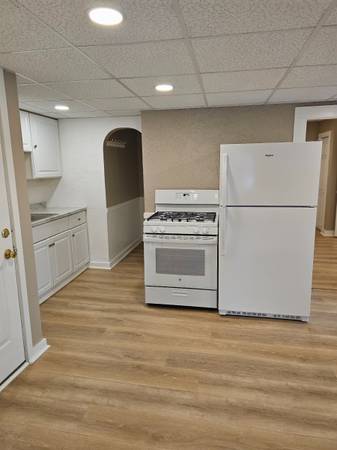 $2,100 / 3br - 1000ft2 - 3 Bedroom South Nashua apt with porch, yard and parking (Nashua)63931789172099122