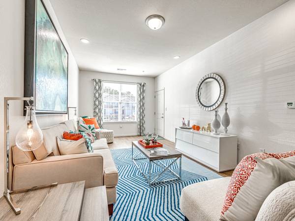 $1,105 / 1br - 821ft2 - 1/BD, Wooded Views Available, 9' Ceilings63806193572483120
