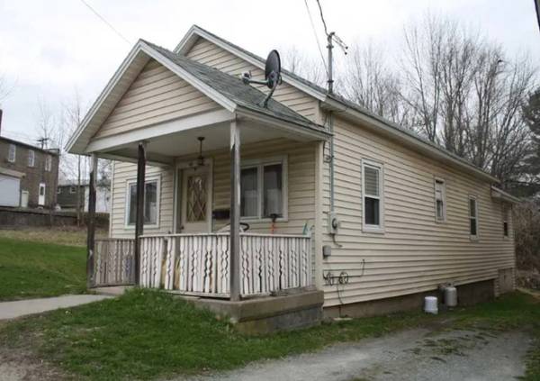 3 bedroom, living room, kitchen and bathroom
$1,450 3 bedroom, living room, kitchen and bathroom
$1,450