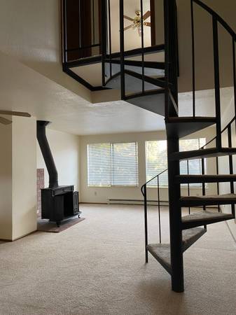 $1,300 / 1br - 665ft2 - **AVAILABLE NOW!!!** (SALEM)63660461189889121