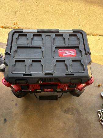 Milwaukee large pack out tool box 1