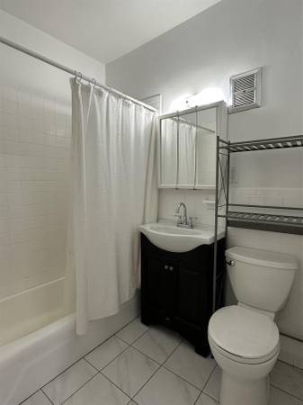 $3,600 / 2br - 850ft2 - Two Bedroom in pre-war brick bldg - Back Bay (Boston \ Back Bay)63699276240771122