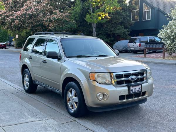 2012 Ford Escape XLT AWD ~ Clean Title - $4,700 (mountain view)63654696790147121