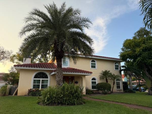 MONDAY Estate Sale 500 Venezia Parkway in Historic Venice Neighborhood 1