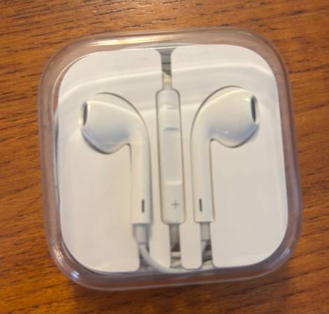 Apple corded earbuds 1