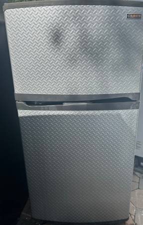 Whirlpool Refrigerator 20cuft 1