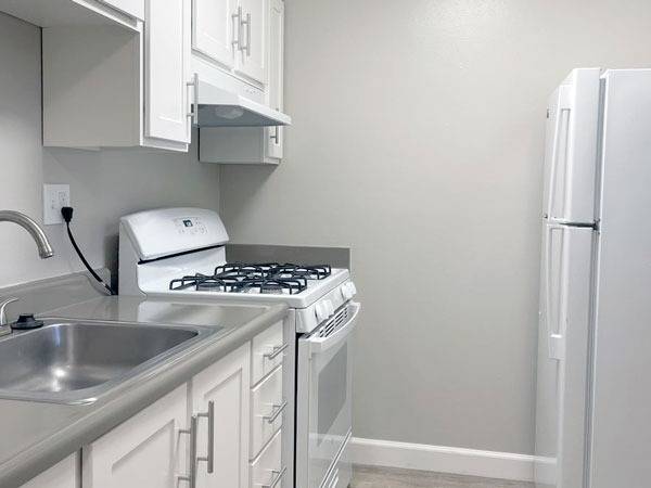 $1,795 / 460ft2 - WOW! Studio apt, Wood-style flooring, Modern kitchen, Generous storage (hercules, pinole, san pablo, el sob)63790096500227121