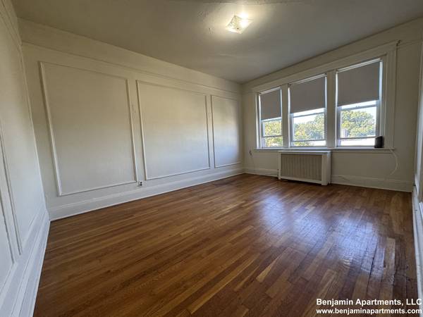 $2,295 / 1br - Comm Ave 1 Bed - Perfect for BU / BC + Boston Landing - Heat/HW Incl. (Brighton)63996692771459120