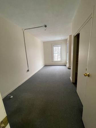 $2,380 / 3br - 1300ft2 - Downtown St. Albans 3 Bedroom Apartment for Rent (St. Albans City)63784639490819124