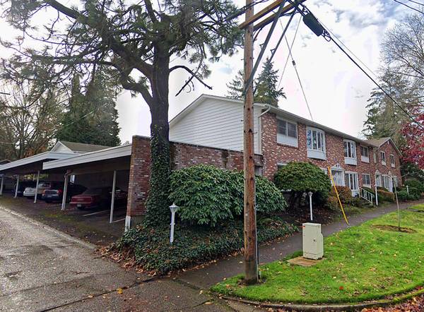 $1,410 / 2br - 2 Bedroom + Carports! Fireplaces -- By Minto-Brown Island Park (South Salem)63660444161155124
