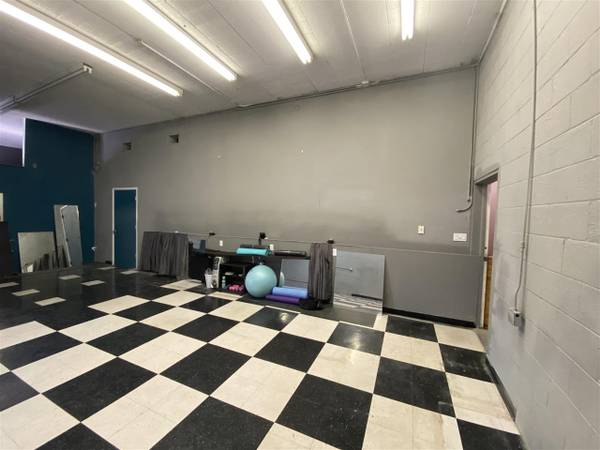 $20,000 / 6375ft2 - Large Multi Tenant Commercial Building w/ Seller Financing Available (Alamogordo)63687913068675122