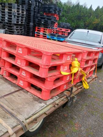 PLASTIC PALLETS 43 in by 43 in 10 for ONLY $85.00 1