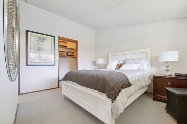 $2,344 / 1br - 648ft2 - Pool and Spa, Walk-in Closets, Wood Burning Fireplace (napa county)63686068090497124