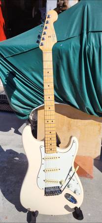 🌟Fender Squire Stratocaster 1