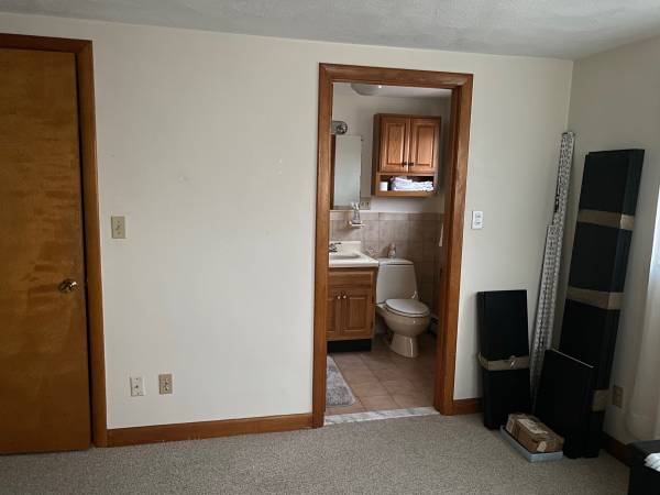 $1,250 / 2br - $1,250. Bedroom with Your Own Private Bath! (Newton)63797280751875121