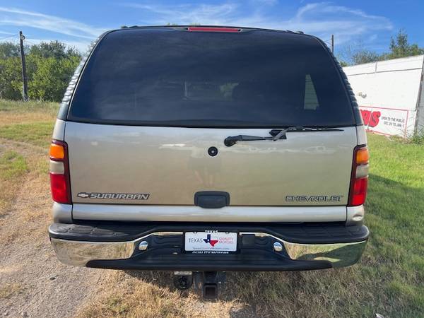 2000 Chevrolet Suburban 2500 LS 2WD 6.0L - $8,970 (New Braunfels)63439654825217123