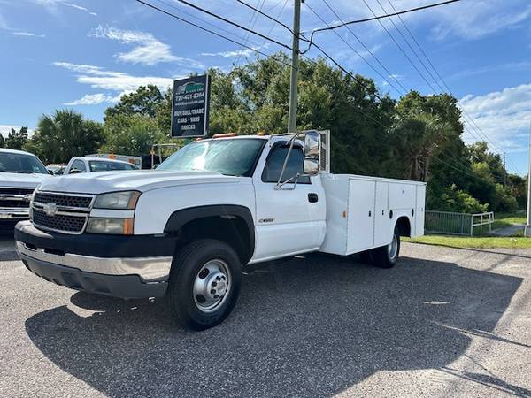 2005 CHEVROLET SILVERADO 3500HD, CARROCERÍA DE SERVICIO UTILITARIO DE 11 PIES, UN SOLO DUEÑO - $11,900 (40081 US HWY 19 N TARPON SPRINGS, FL 34689)63443681511041121