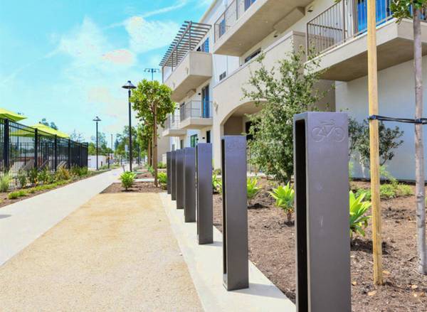$2,720 / 1br - Estaciones de carga para vehículos eléctricos, taquillas seguras para paquetes en nuestro departamento de diseñador de 1 habitación (Vista)63663819204481124