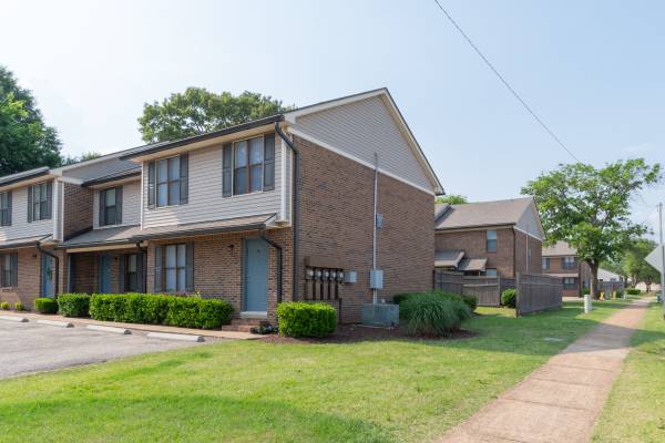 $1,456 / 3br - 1145ft2 - University Village - First. Month. Free! (Jackson)63812779630851122