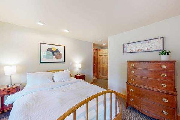$355 / 5 habitaciones - casa frente al lago con jacuzzi privado, WiFi, aire acondicionado central y chimenea (Ludlow, VT)63313379156609123