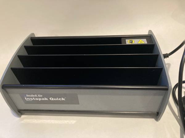 sealed air instapak warmer with some foam bags 1