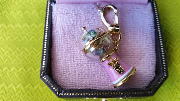 2008 Juicy Couture Pink Bubble Gum Machine Charm New in Box - $85 (Tacoma)63471372357507122